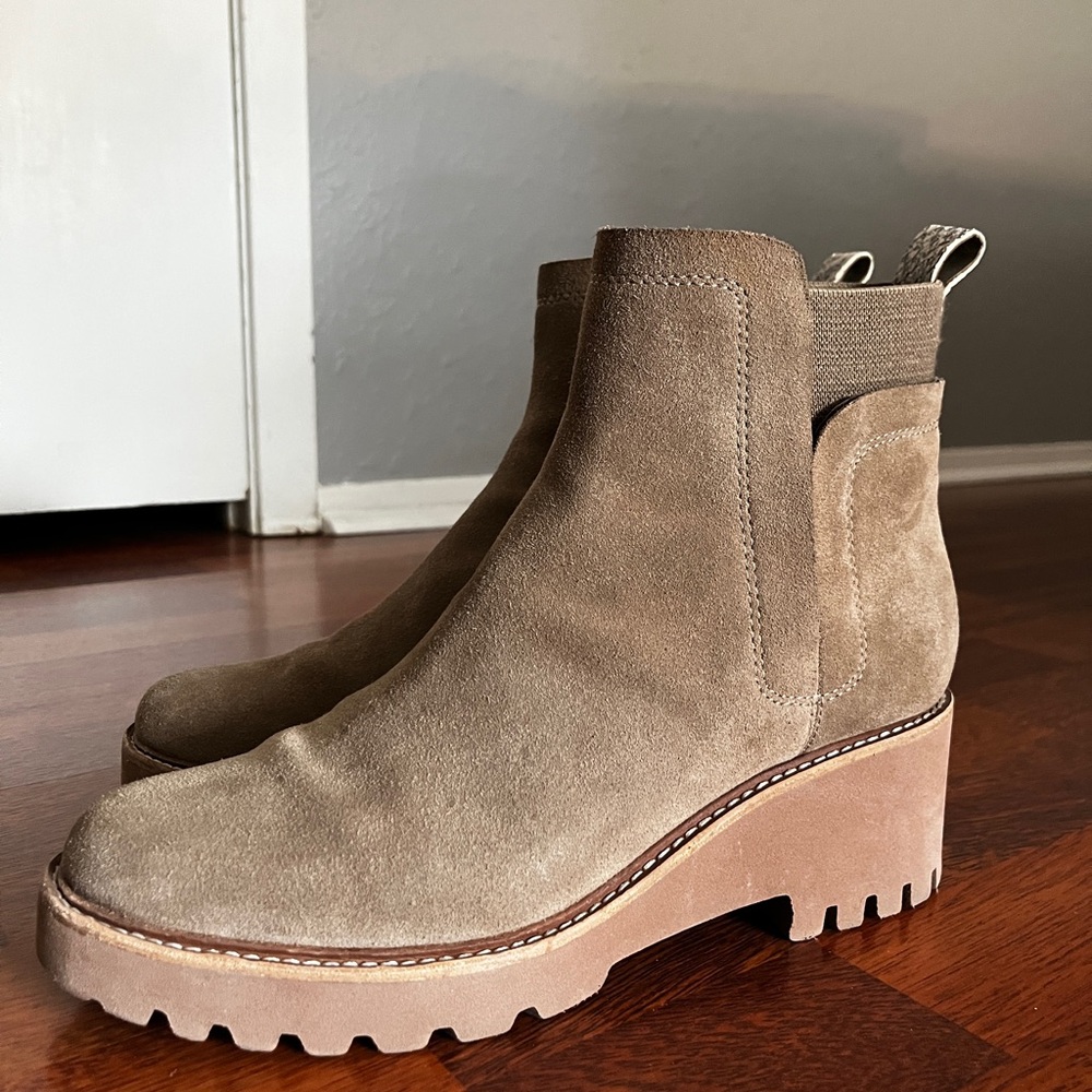 Women's Tan / Light Brown Suede Ankle Boots